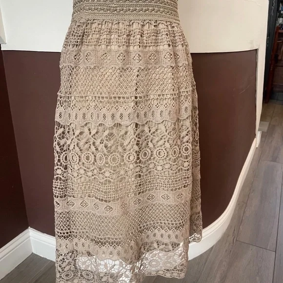 J Gee Beige Crochet Lace Midi Skirt Size Small – Boho Chic, Excellent Condition - Picture 5 of 8